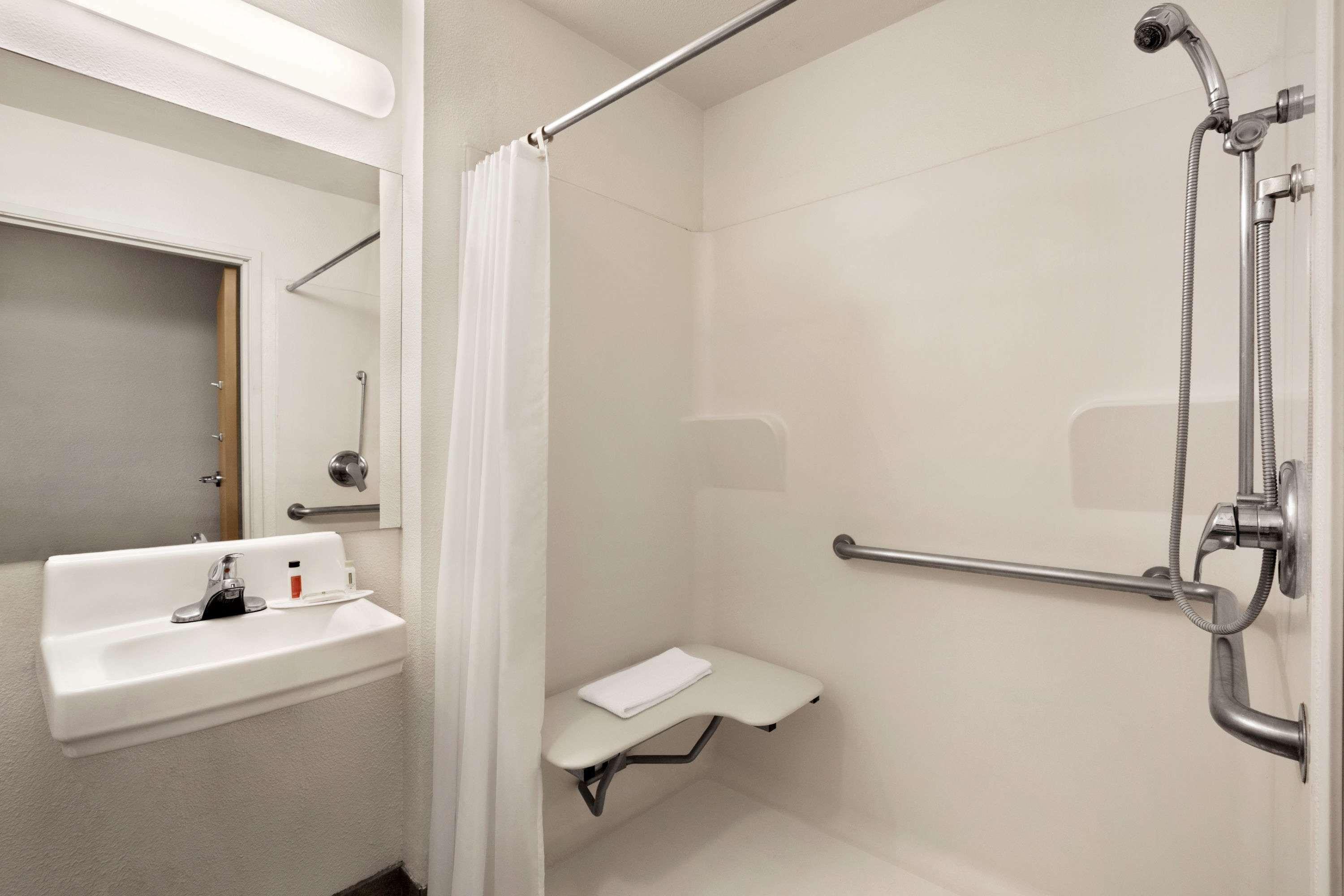 Travelodge By Wyndham Pecos Exterior photo